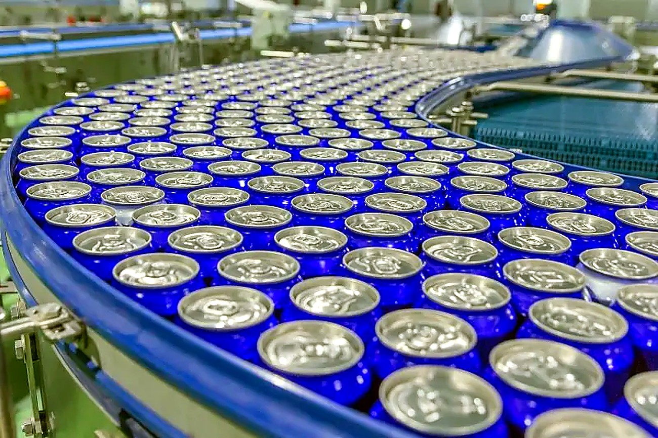 Linha de produção de latas metálicas da Crown
