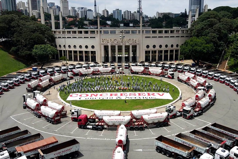 Frota da Concreserv reunida no Estádio do Pacaembu, em São Paulo
